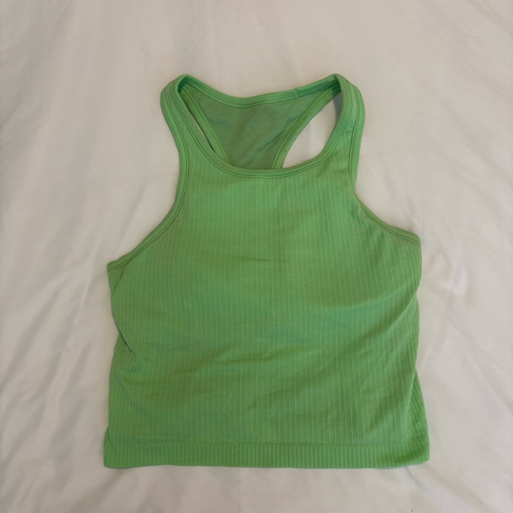 Lululemon Ebb to street crop